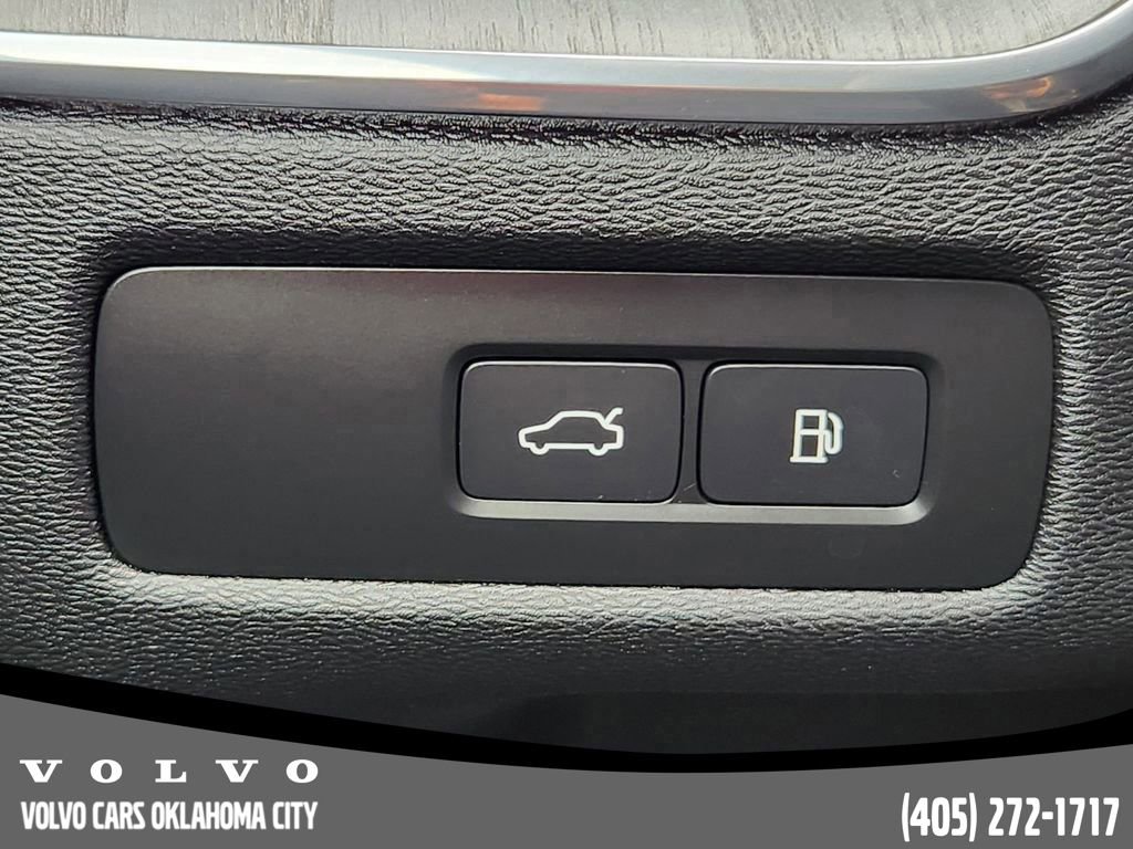 Certified 2025 Volvo XC60 T8 Plus w/ Protection Package Premier image 21