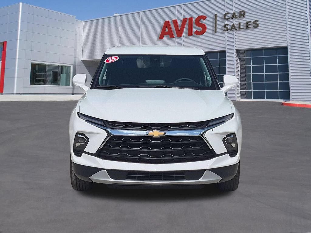 Used 2025 Chevrolet Blazer LT FWD image 2