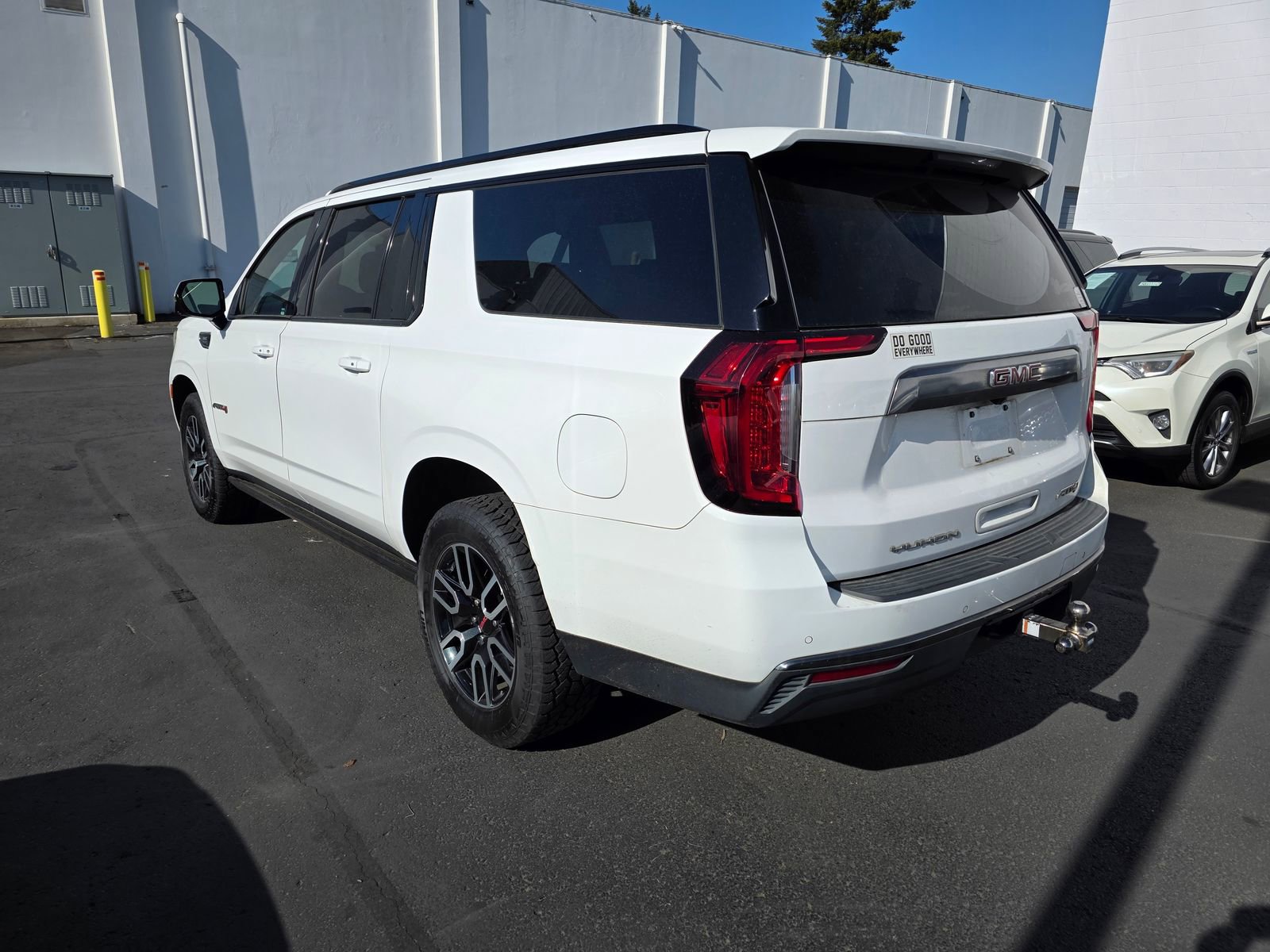Used 2021 GMC Yukon XL AT4 w/ AT4 Premium Package AWD/4WD image 7