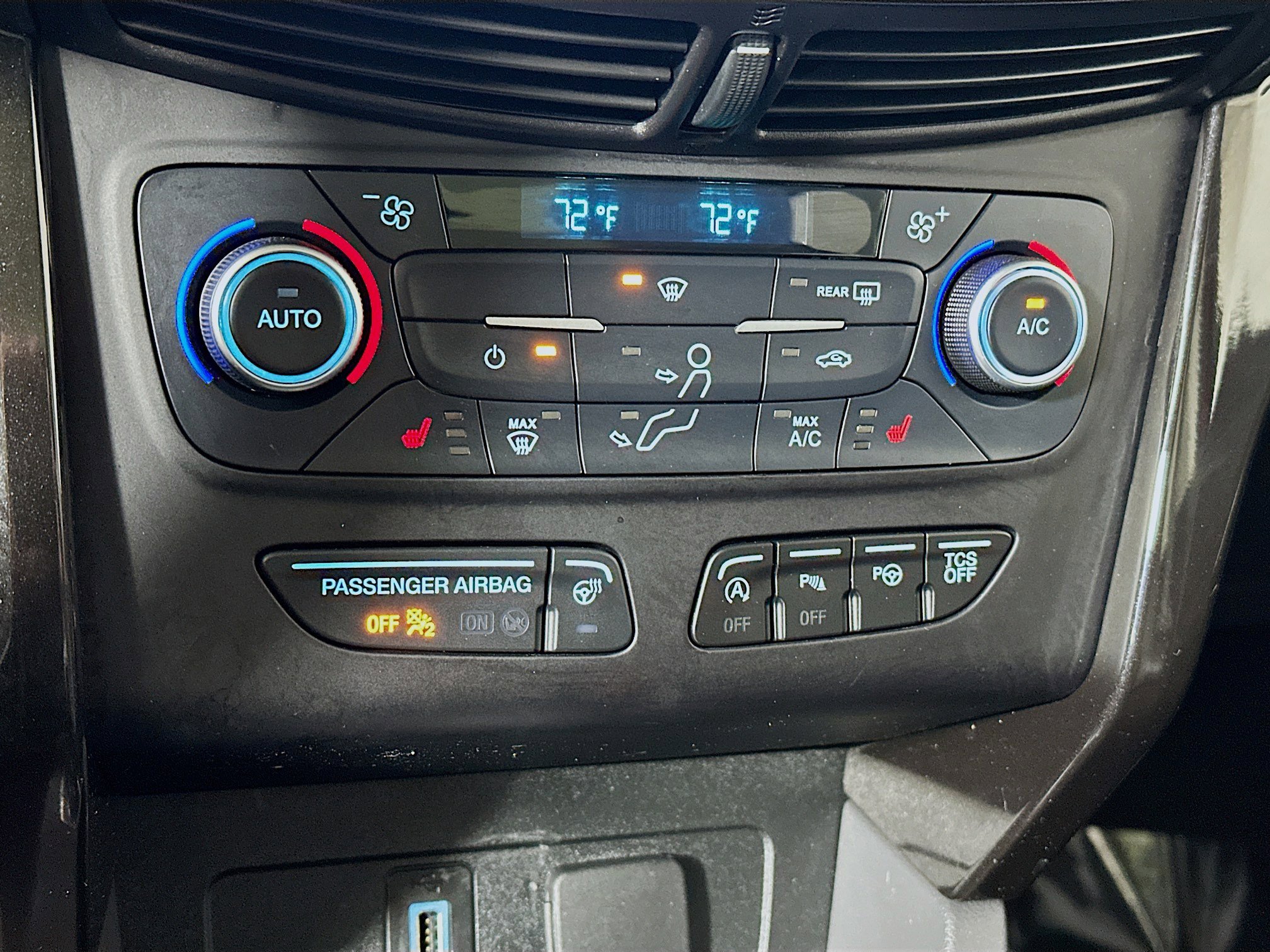 Used 2018 Ford Escape Titanium image 16