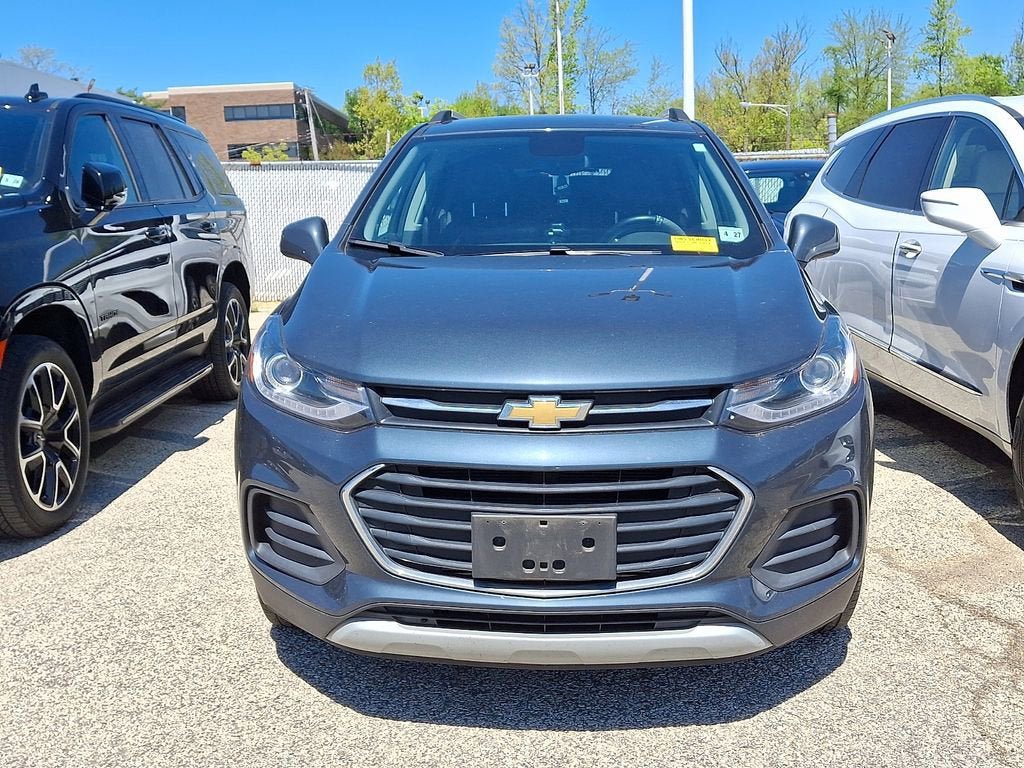 Used 2022 Chevrolet Trax LT w/ LT Convenience Package image 4
