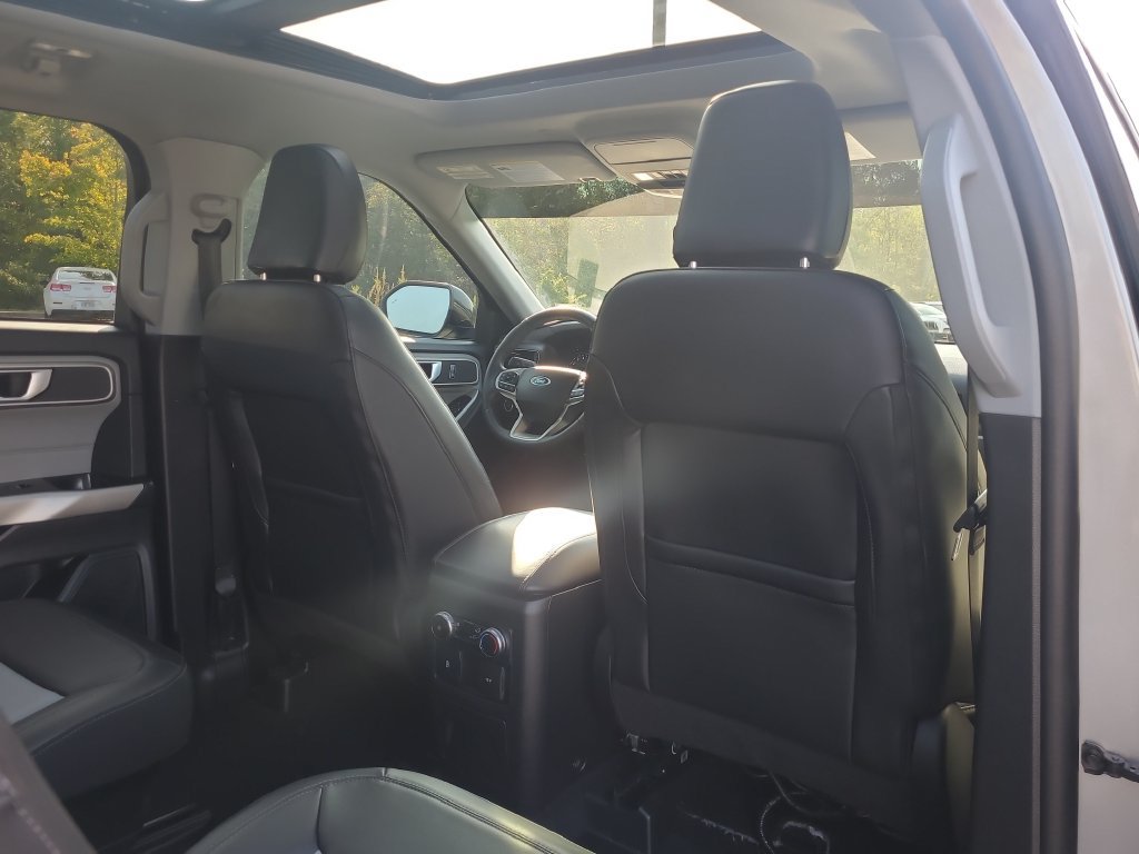 Used 2023 Ford Explorer XLT w/ Equipment Group 202A AWD/4WD image 17