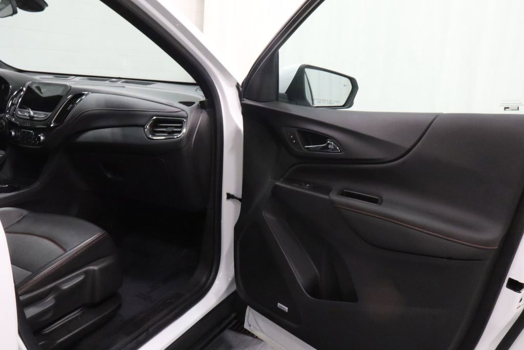 Used 2022 Chevrolet Equinox RS w/ RS Leather Package AWD/4WD image 16