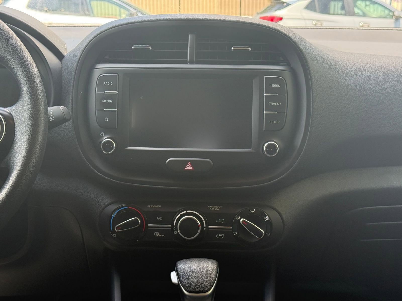 Used 2025 Kia Soul LX w/ LX Technology Package FWD image 17