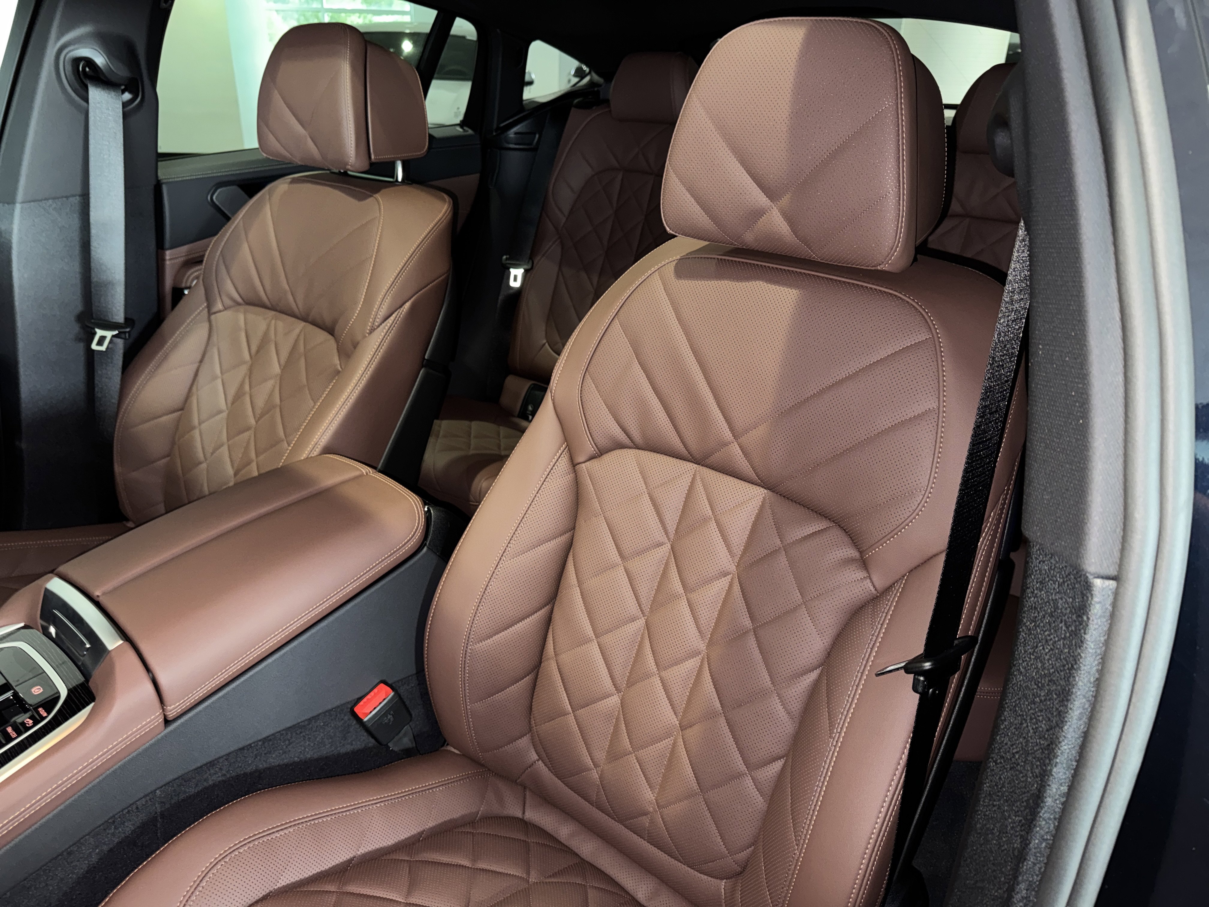 New 2026 BMW X6 xDrive40i w/ Climate Comfort Package image 24