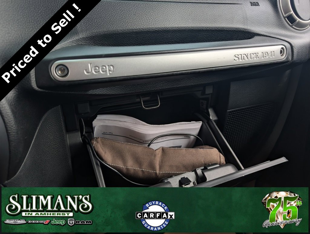 Used 2018 Jeep Wrangler Unlimited Sahara w/ Connectivity Group image 27