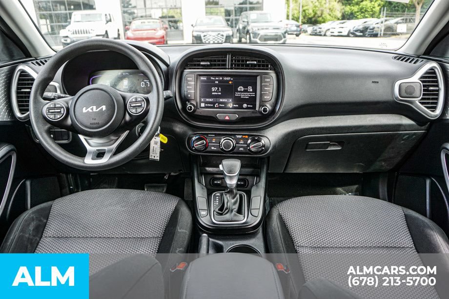 Used 2025 Kia Soul LX w/ LX Technology Package FWD image 26