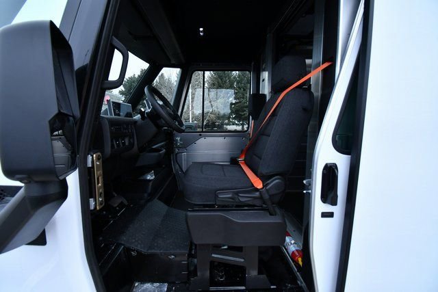 New 2025 Chevrolet Brightdrop 400 w/ Power Door Package image 5