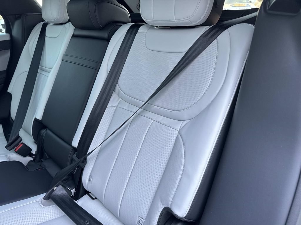 New 2026 Land Rover Range Rover Sport Dynamic SE AWD/4WD image 16