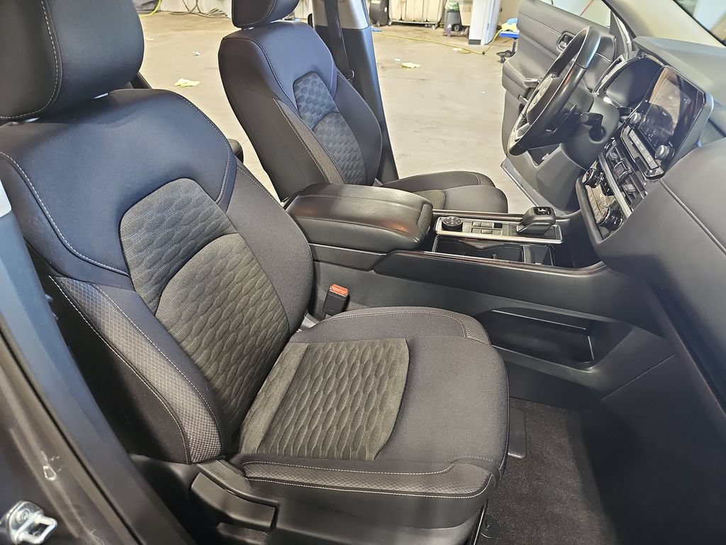 Used 2024 Nissan Pathfinder SV AWD/4WD image 10