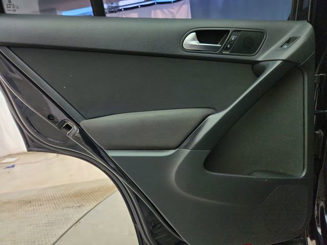 Used 2017 Volkswagen Tiguan Limited w/ Alloy Wheels Package image 18