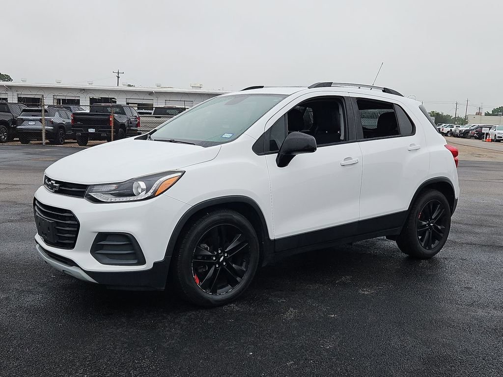 Used 2020 Chevrolet Trax LT w/ Sun & Sound Package FWD image 12