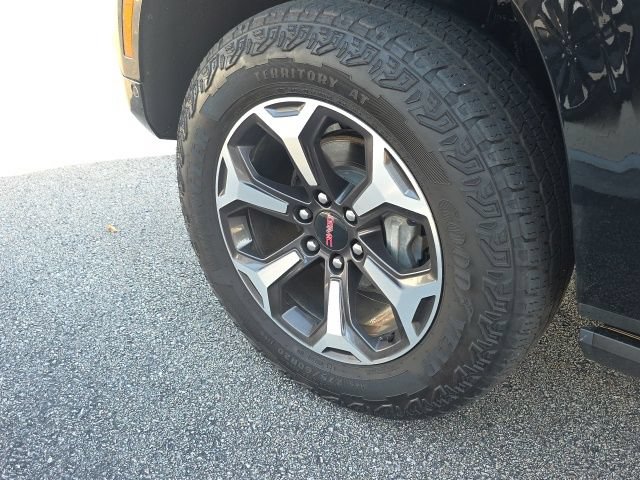 Used 2025 GMC Yukon AT4 Ultimate AWD/4WD image 9