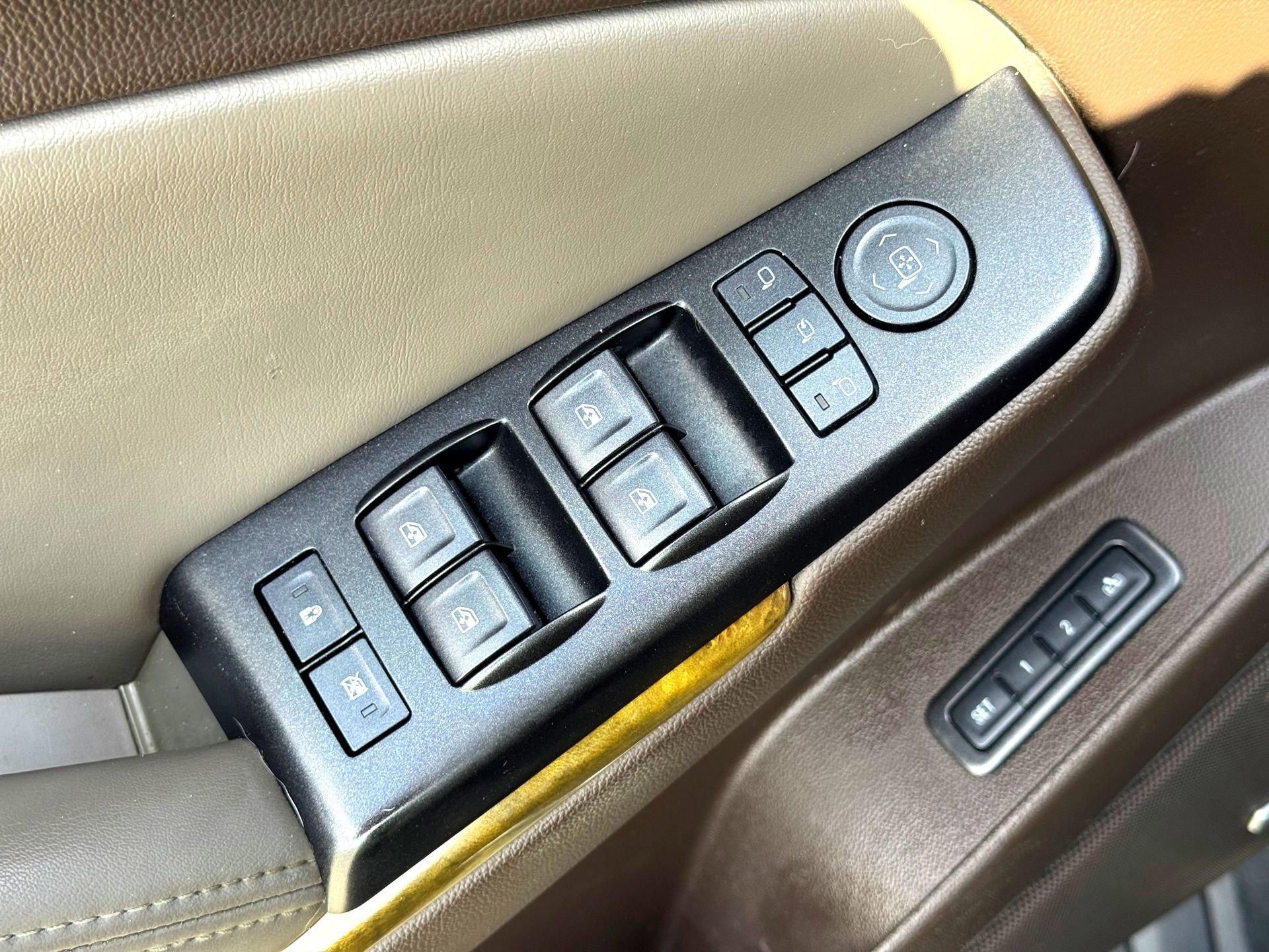 Used 2016 GMC Yukon Denali w/ Open Road Package image 19