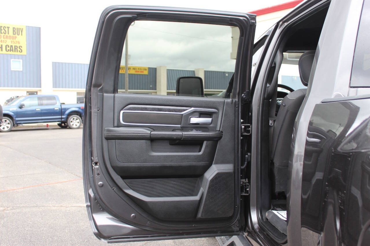 Used 2024 RAM 3500 Big Horn w/ Night Edition AWD/4WD image 13