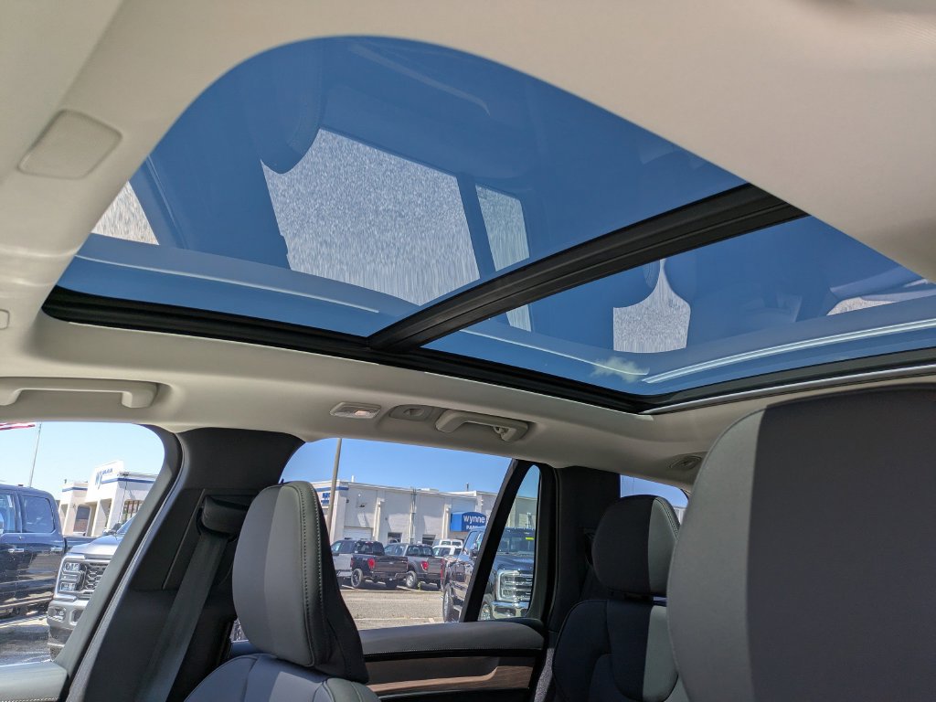 New 2026 Volvo XC90 B6 Plus w/ Protection Package Premier AWD/4WD image 19