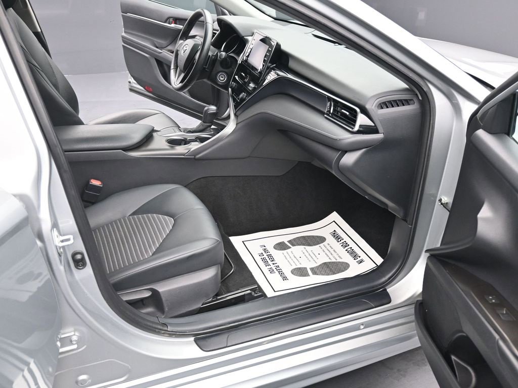 Used 2022 Toyota Camry SE image 18
