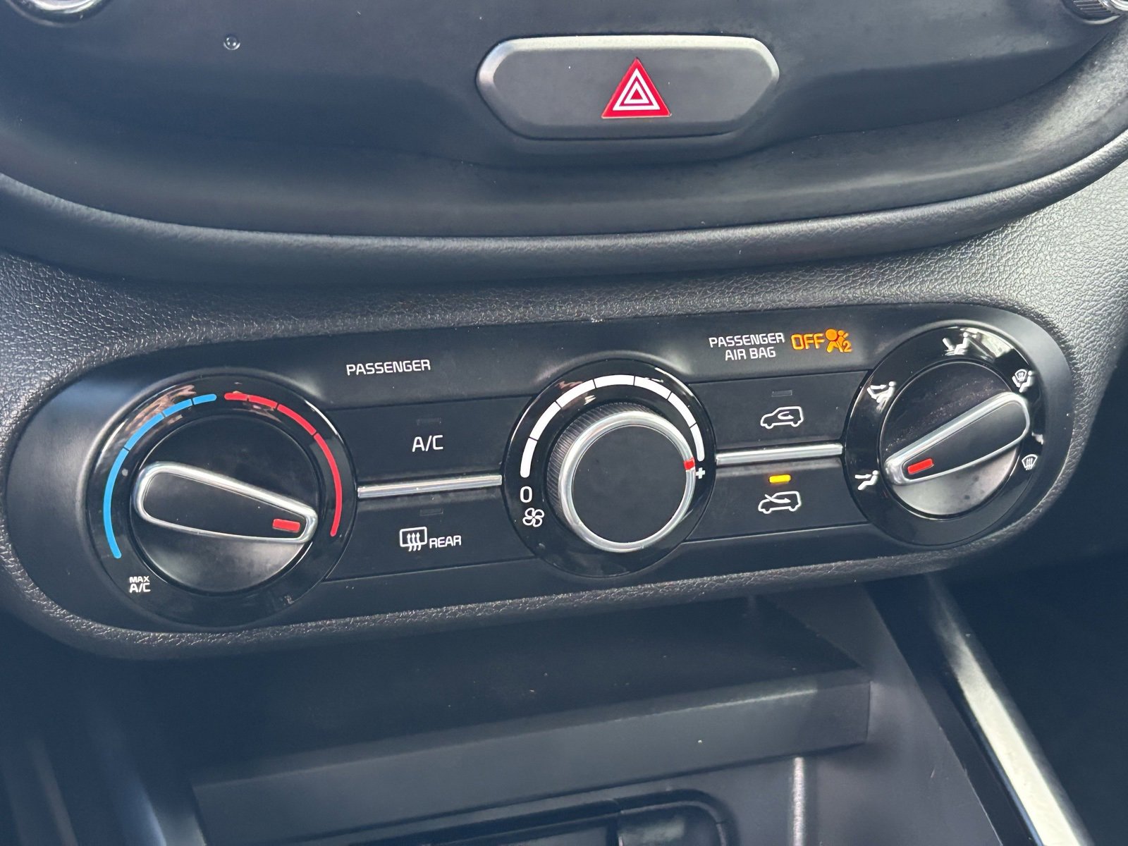 Used 2025 Kia Soul LX image 24