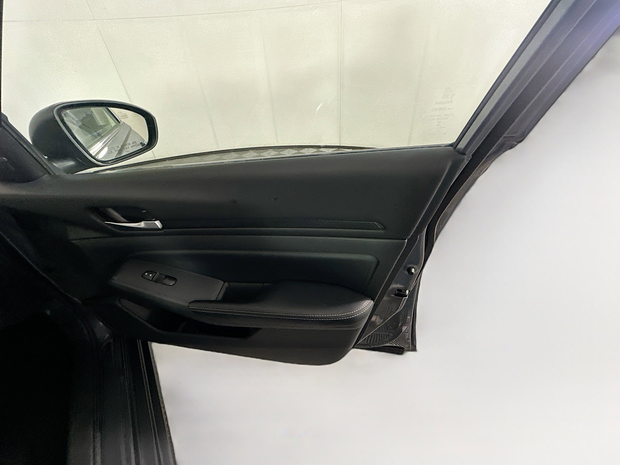 Used 2025 Nissan Altima 2.5 SV image 30