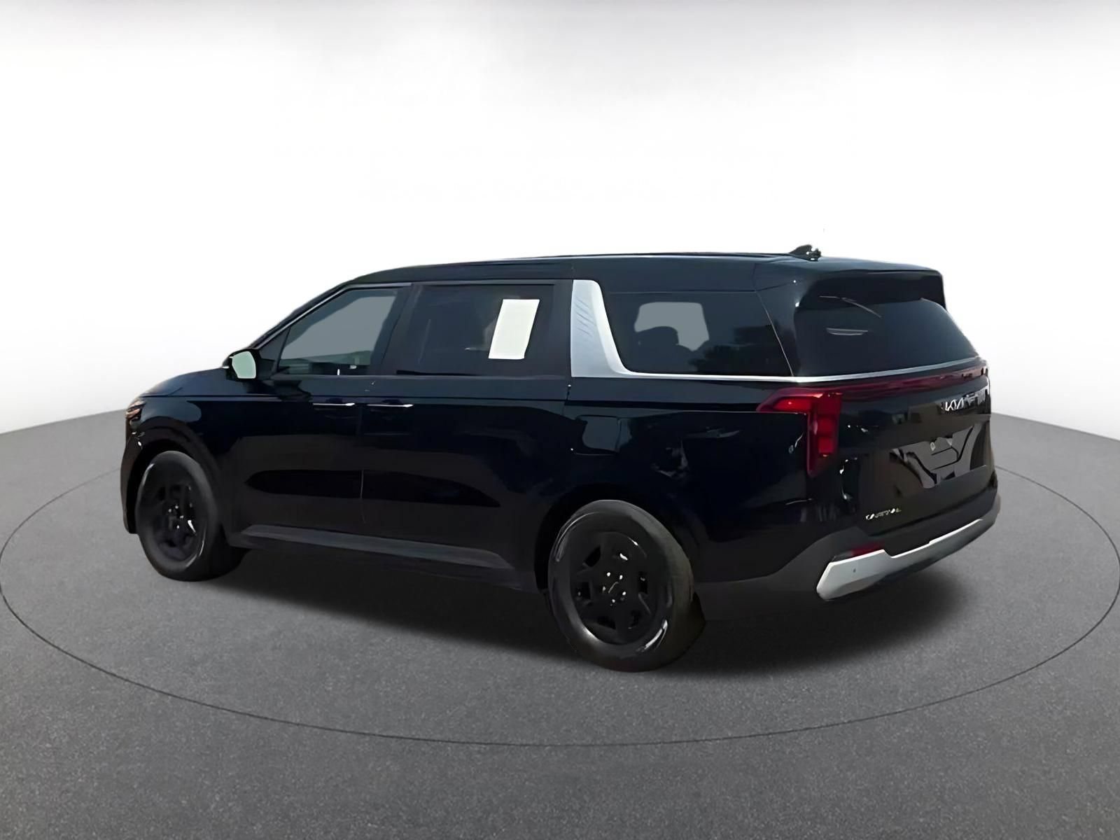 Used 2026 Kia Carnival FWD image 7