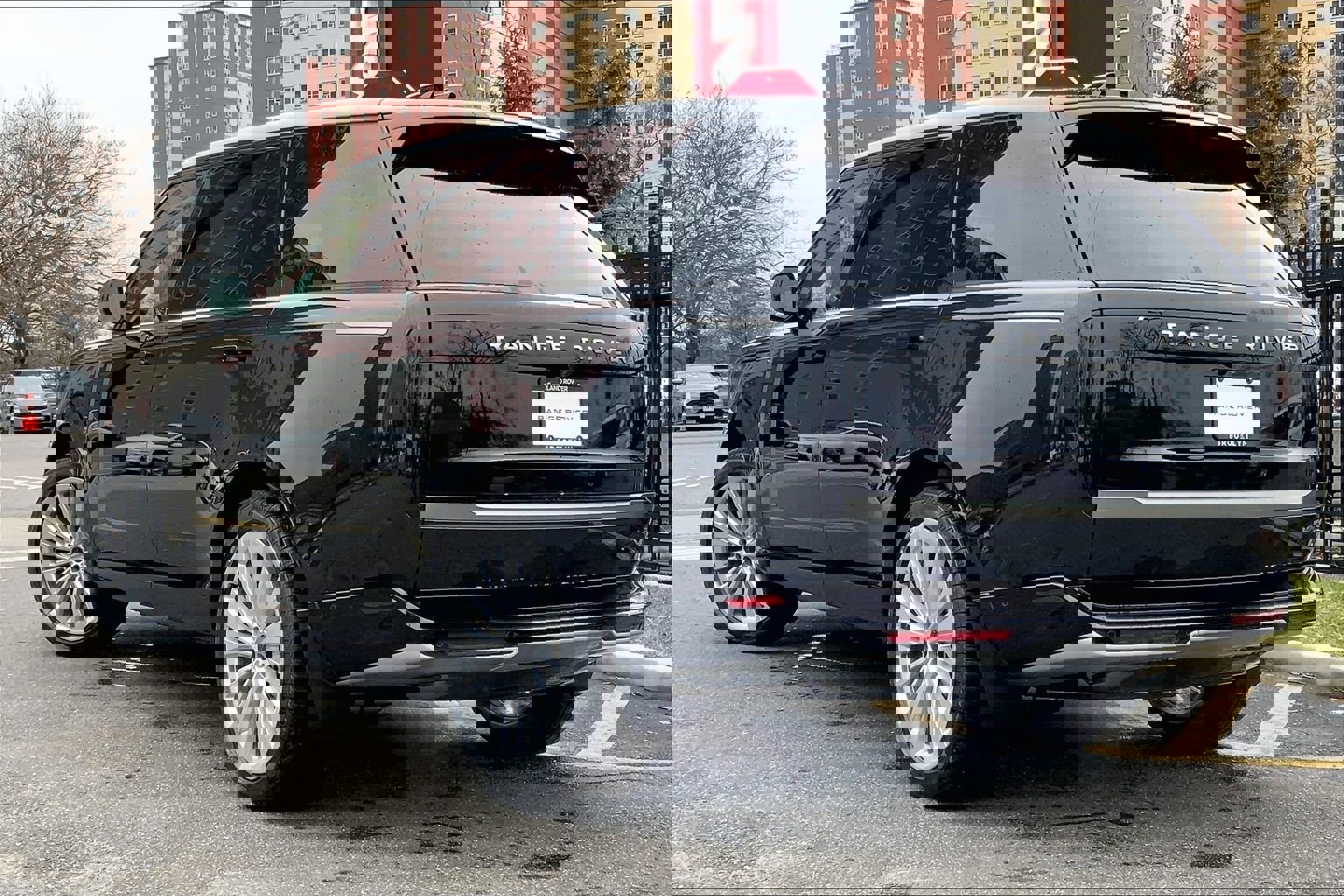 New 2026 Land Rover Range Rover Long Wheelbase SE image 12