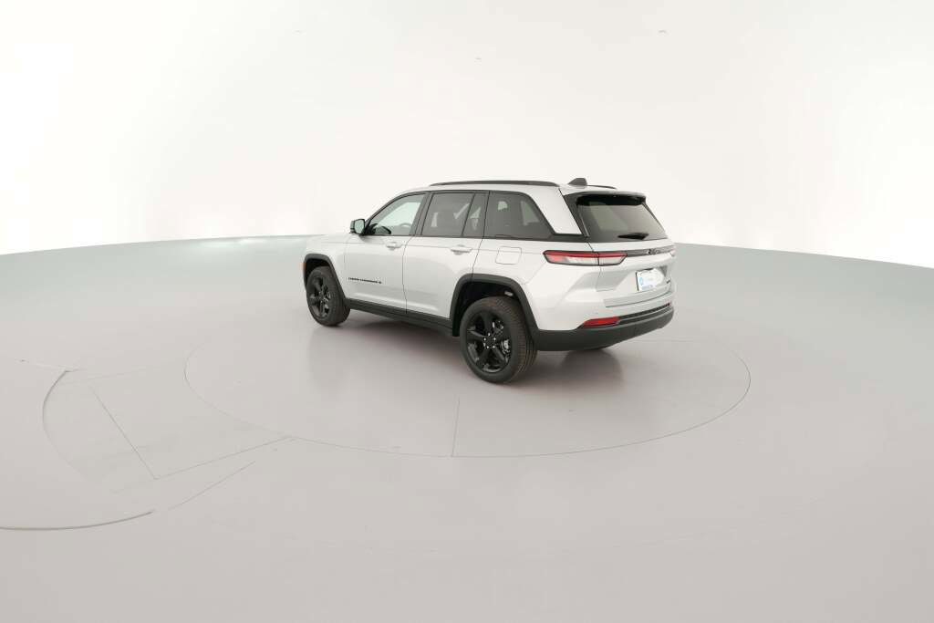 New 2025 Jeep Grand Cherokee Limited w/ Black Appearance Package image 8