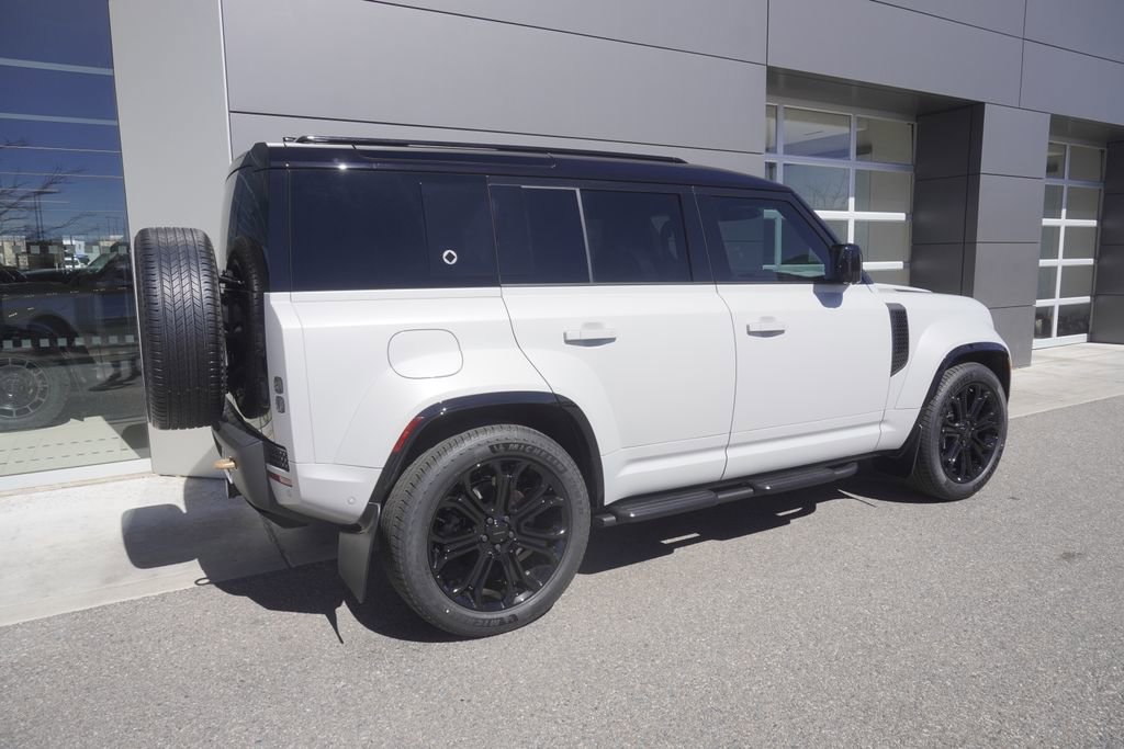 New 2026 Land Rover Defender 110 OCTA image 4