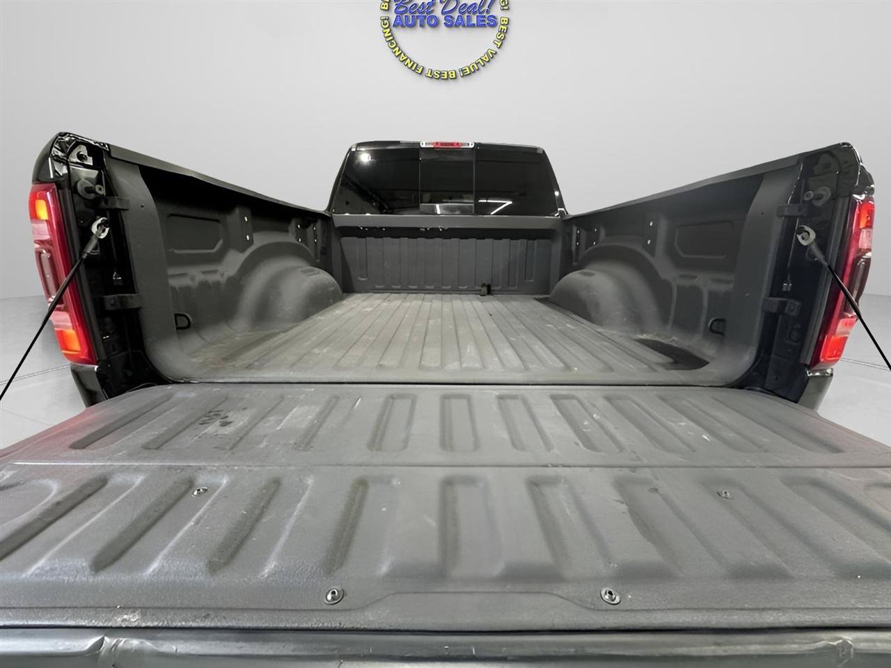 Used 2020 RAM 1500 Laramie w/ Sport Appearance Package AWD/4WD image 26