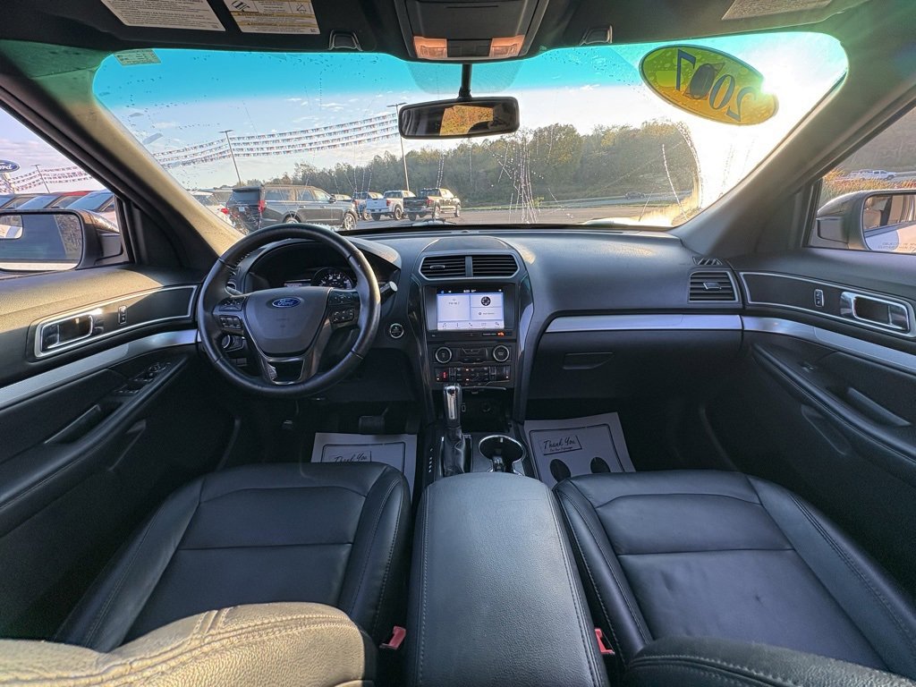 Used 2017 Ford Explorer XLT w/ Equipment Group 202A FWD image 30