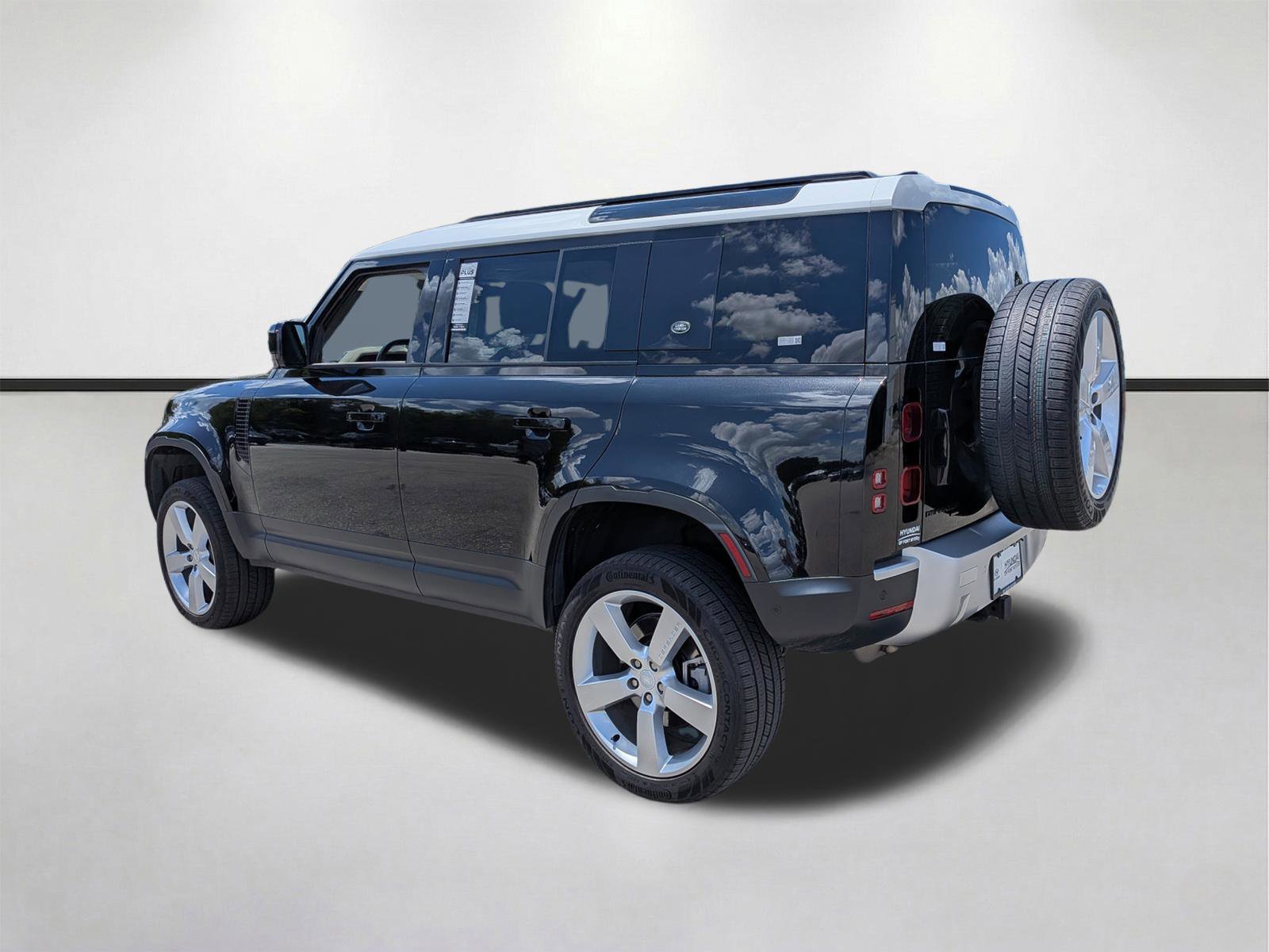 Used 2023 Land Rover Defender 110 SE AWD/4WD image 6