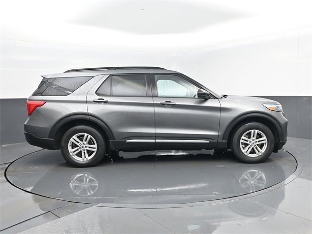 Used 2022 Ford Explorer XLT w/ Equipment Group 202A image 4