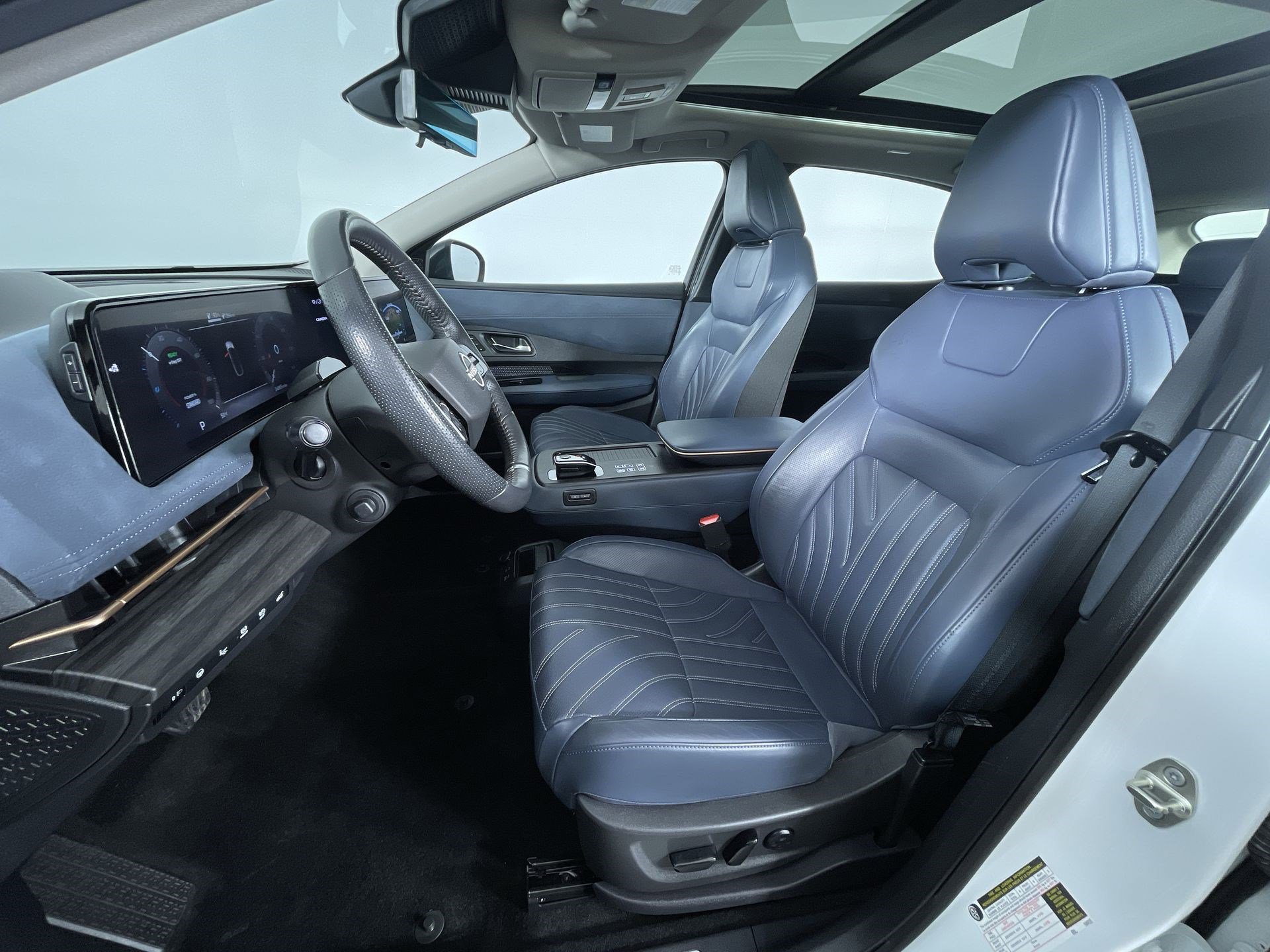 Certified 2024 Nissan Ariya AWD image 15