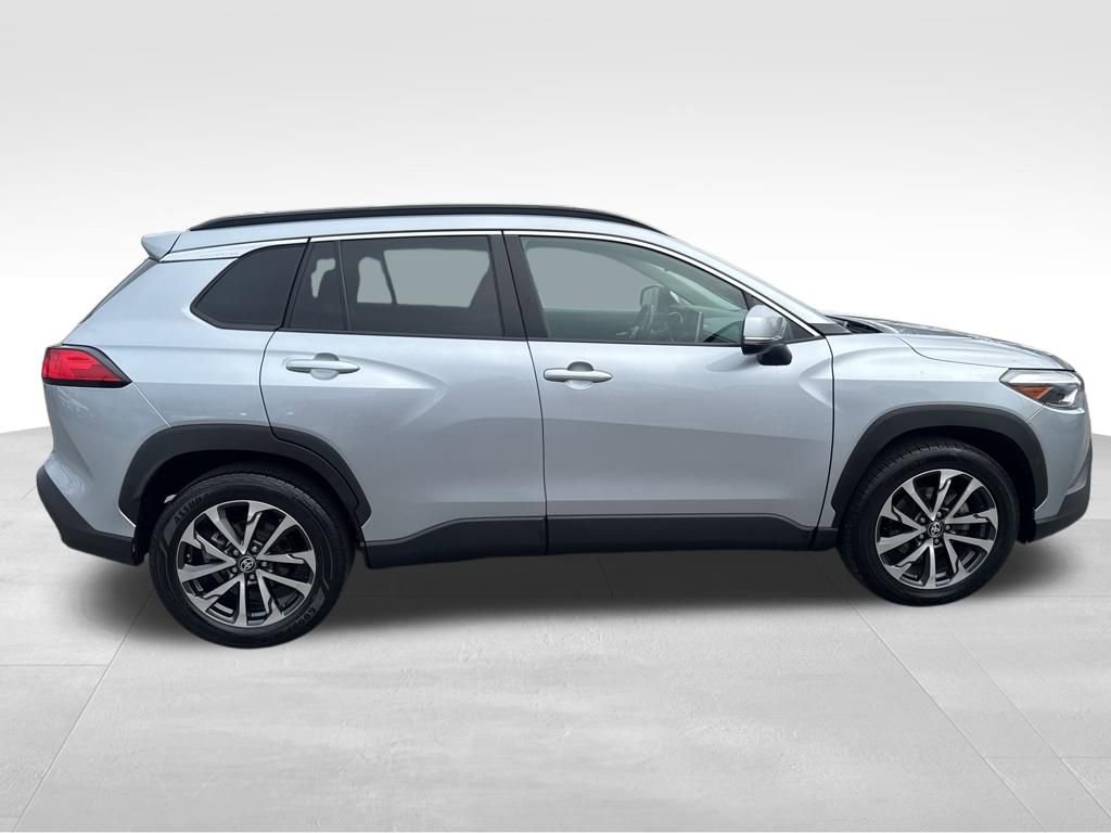 Used 2023 Toyota Corolla Cross XLE image 6