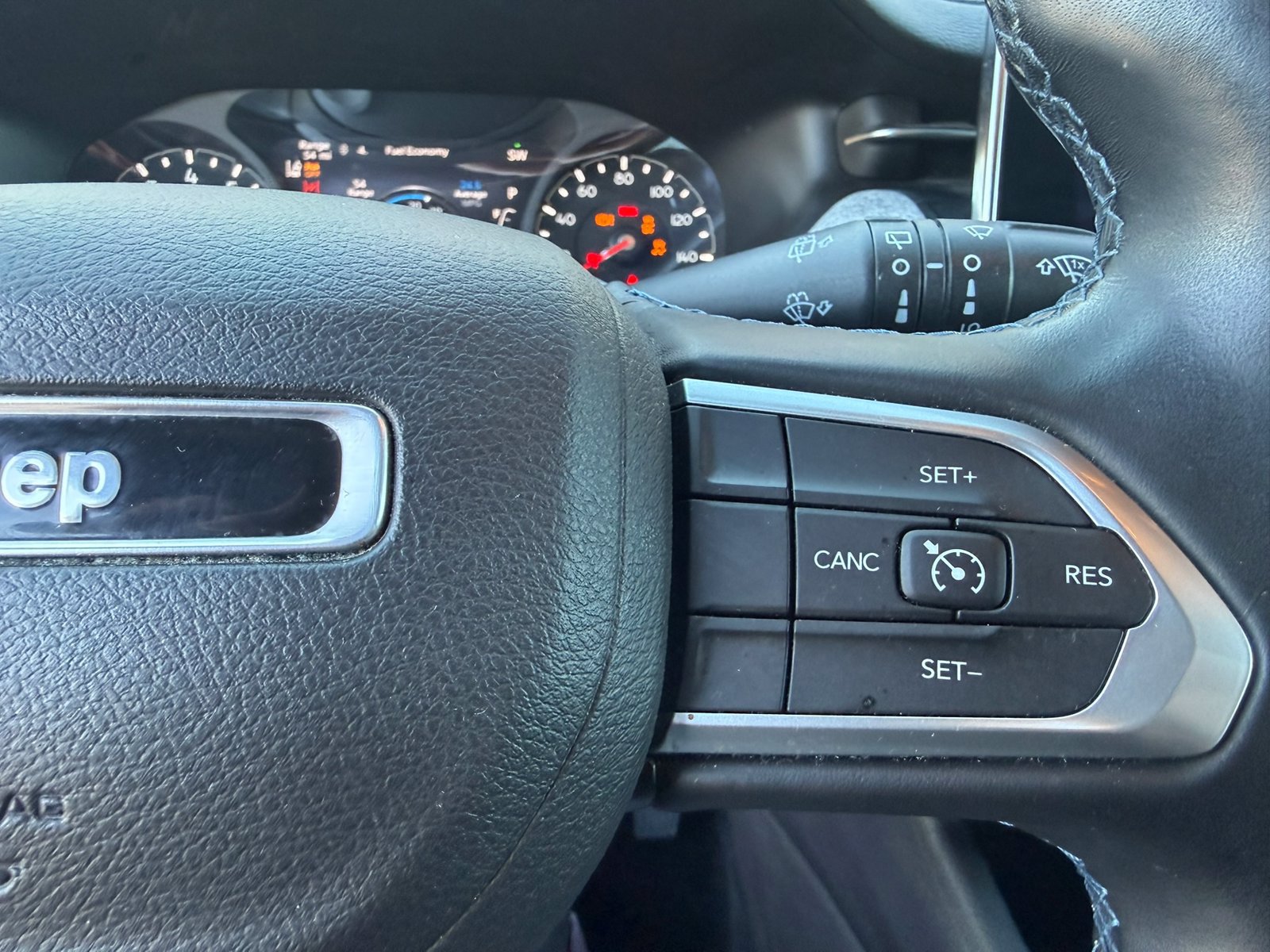 Used 2022 Jeep Compass Latitude w/ Convenience Group AWD/4WD image 32