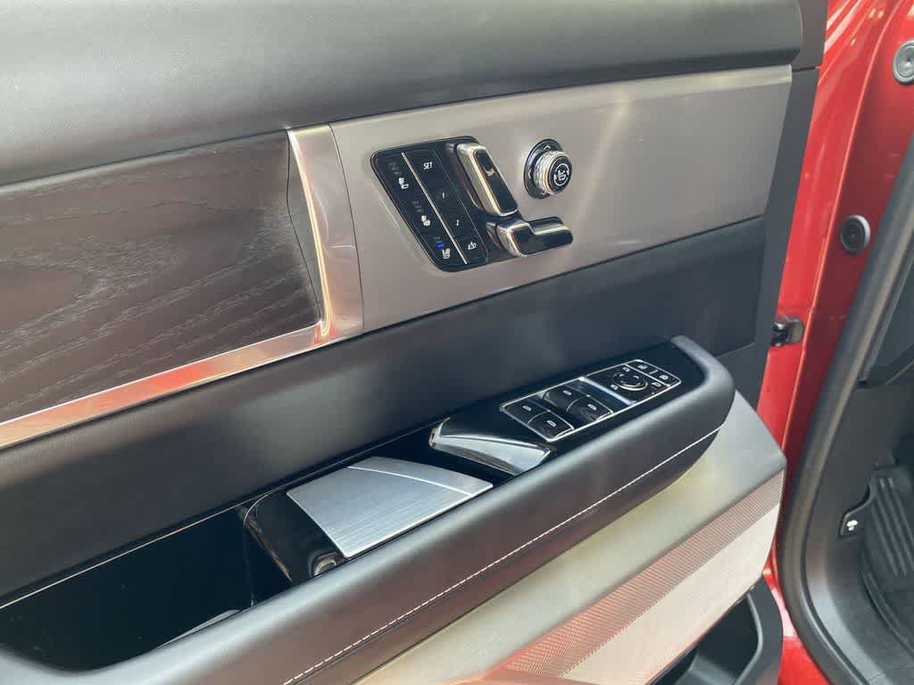 Certified 2026 Cadillac Vistiq Premium Luxury w/ LPO, Floor Liner Package AWD/4WD image 15