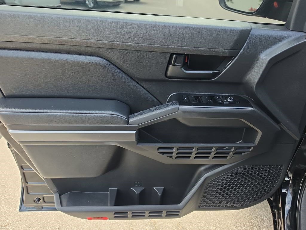 Certified 2025 Toyota Tacoma SR5 AWD/4WD image 9