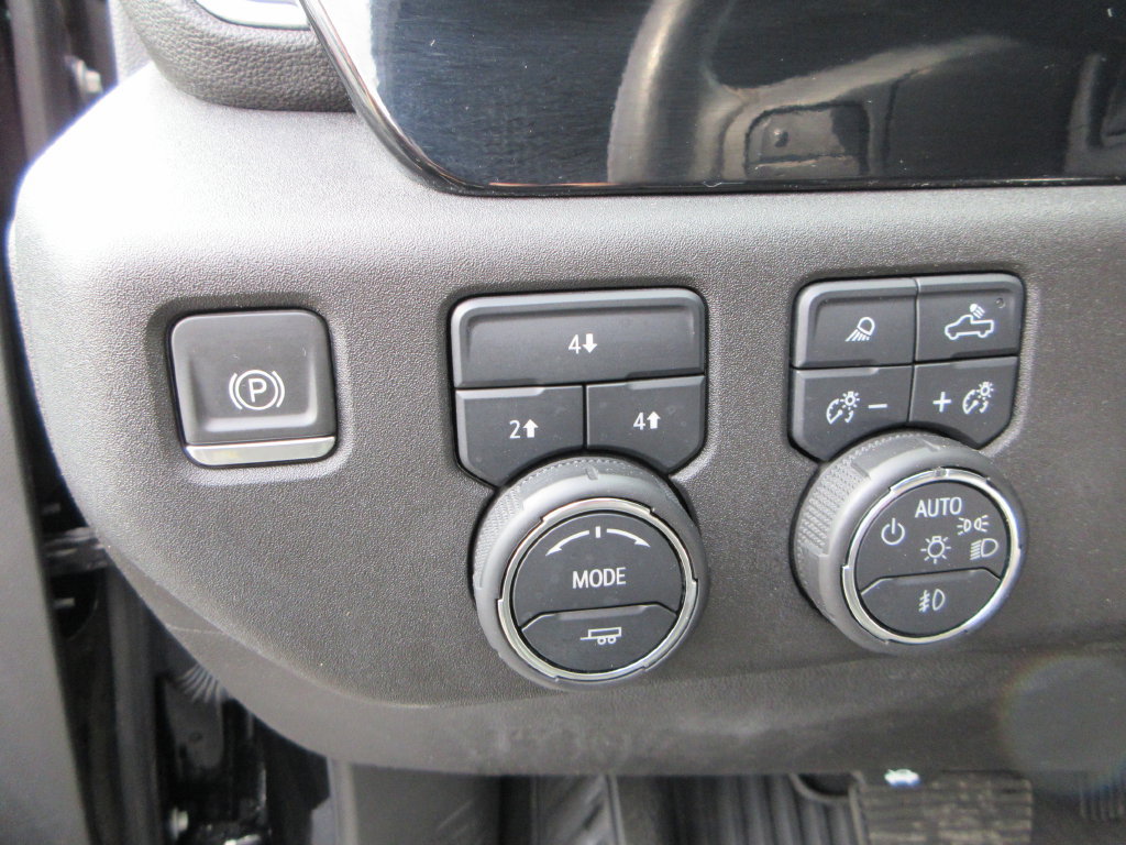 Certified 2024 Chevrolet Silverado 2500 LT w/ Midnight Edition AWD/4WD image 26
