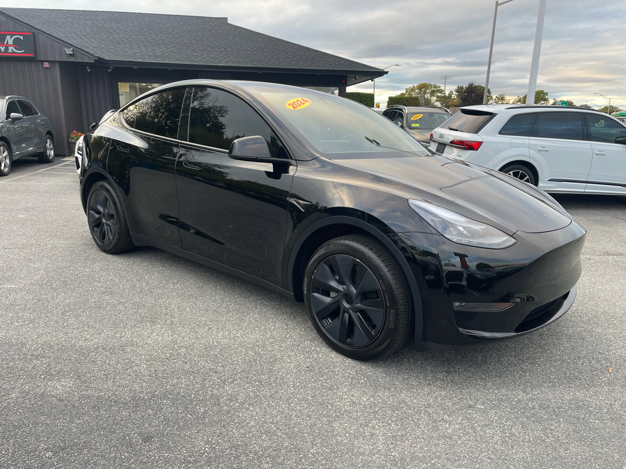 Used 2024 Tesla Model Y Long Range image 16