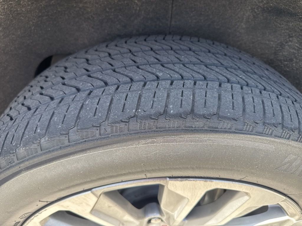 Used 2021 GMC Yukon Denali w/ Denali Premium Package image 9