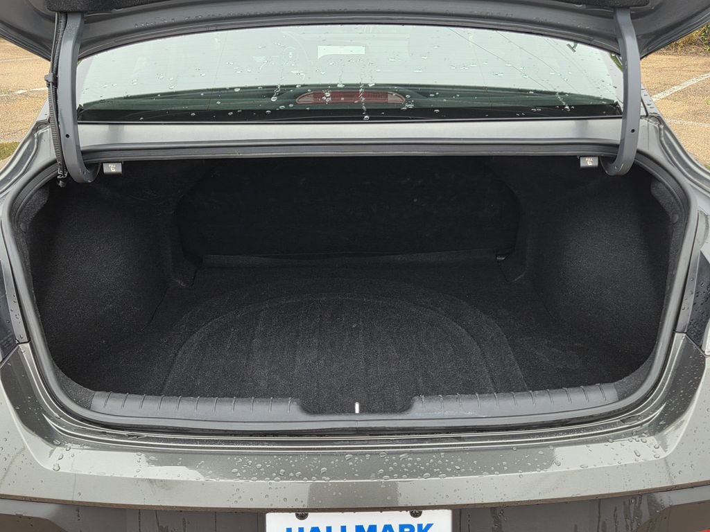Used 2024 Hyundai Elantra SEL FWD image 25