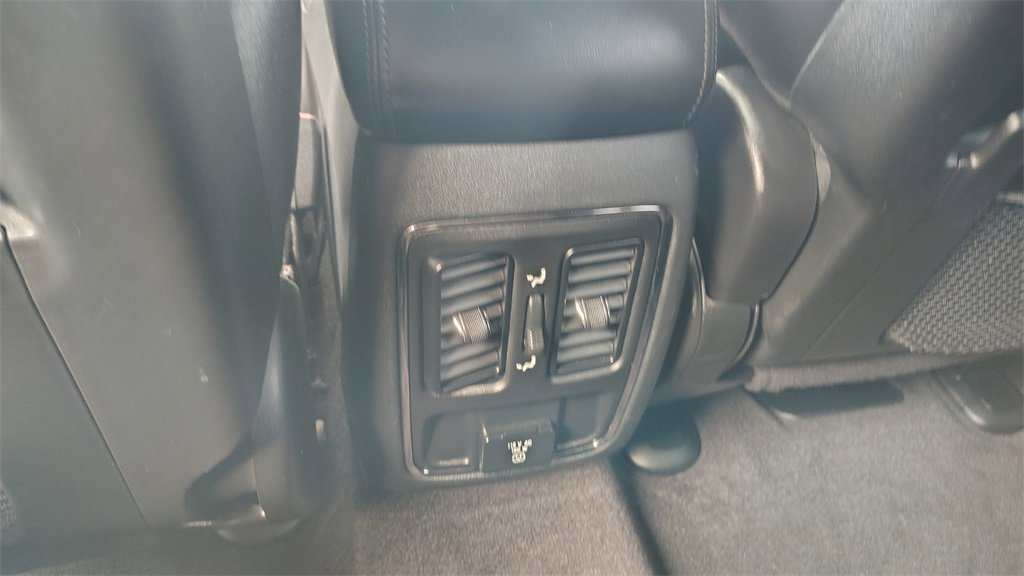 Used 2019 Jeep Grand Cherokee Altitude image 28