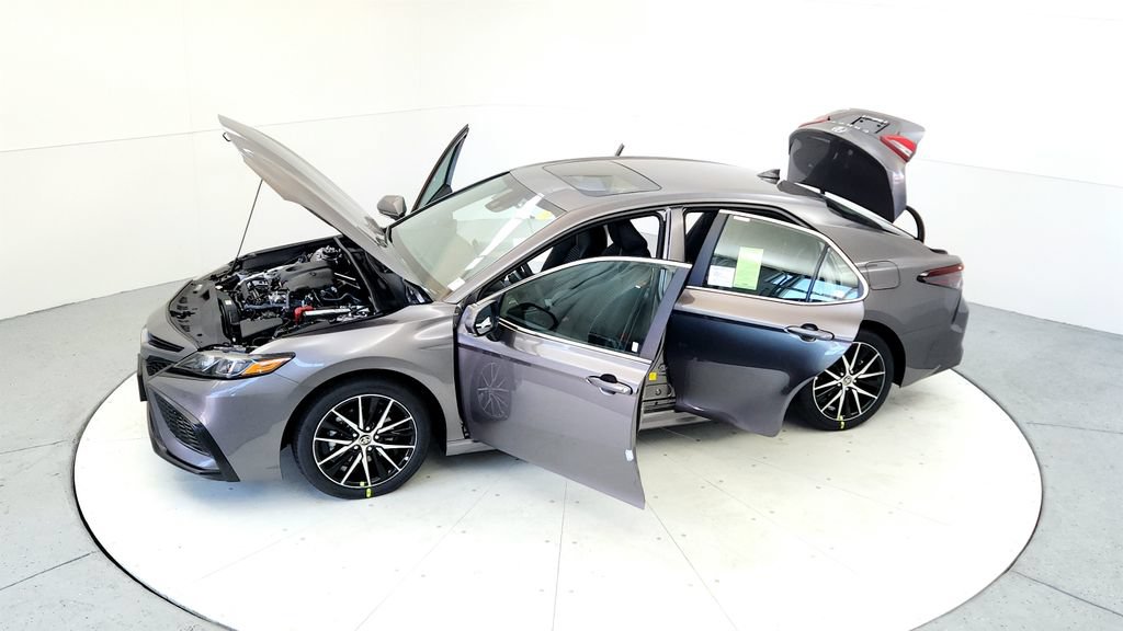 Certified 2024 Toyota Camry SE w/ Cold Weather Package AWD/4WD image 18