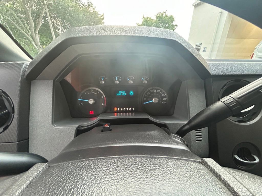 Used 2016 Ford F550 2WD Regular Cab Super Duty image 30