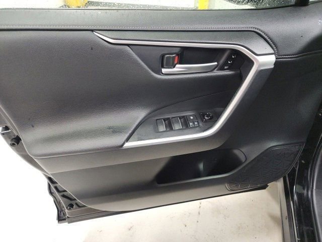 Used 2020 Toyota RAV4 Limited image 26