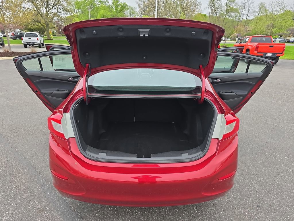 Used 2017 Chevrolet Cruze LT FWD image 13
