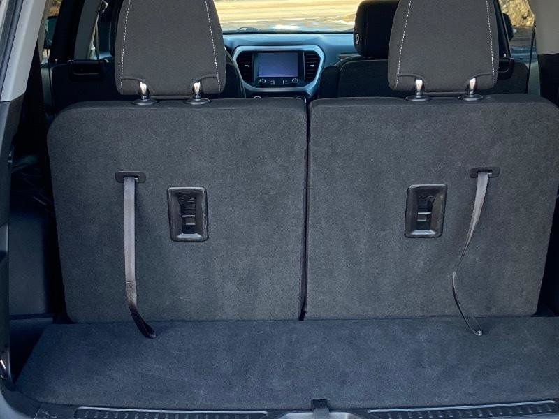 Used 2022 GMC Acadia SLE w/ Driver Convenience Package image 7