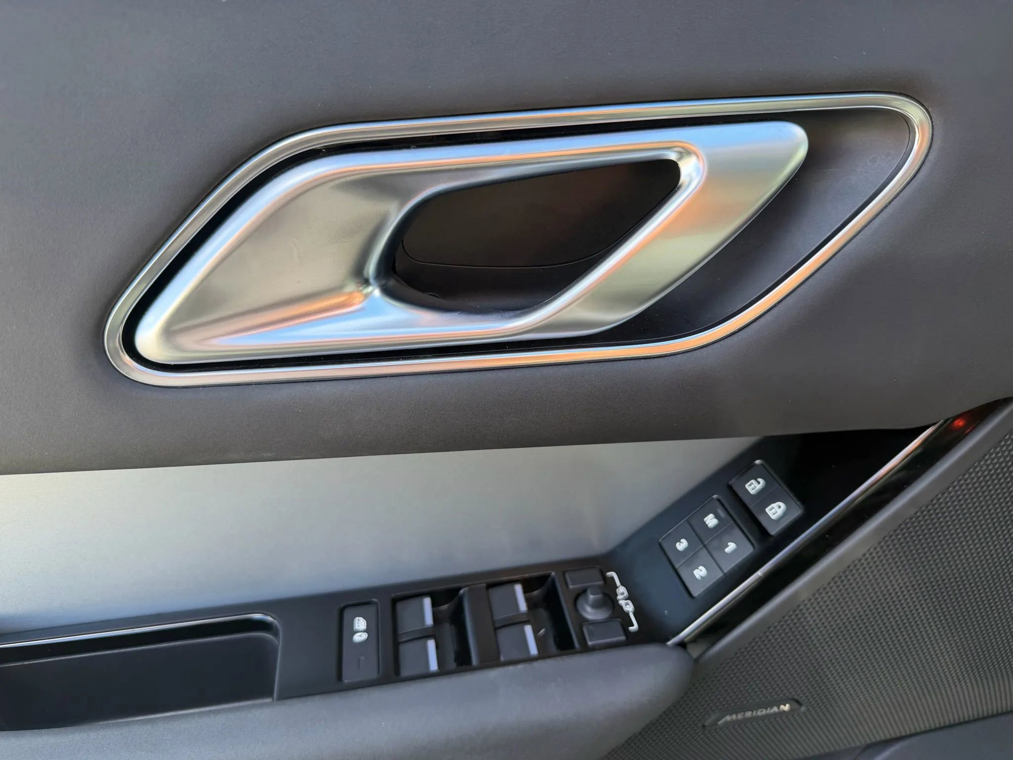 Used 2024 Land Rover Range Rover Velar S image 12