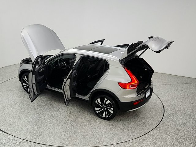 Certified 2023 Volvo XC40 B5 Plus w/ Protection Package Premier AWD/4WD image 41