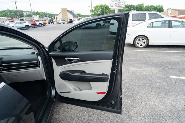 Used 2024 Kia Sportage EX FWD image 13