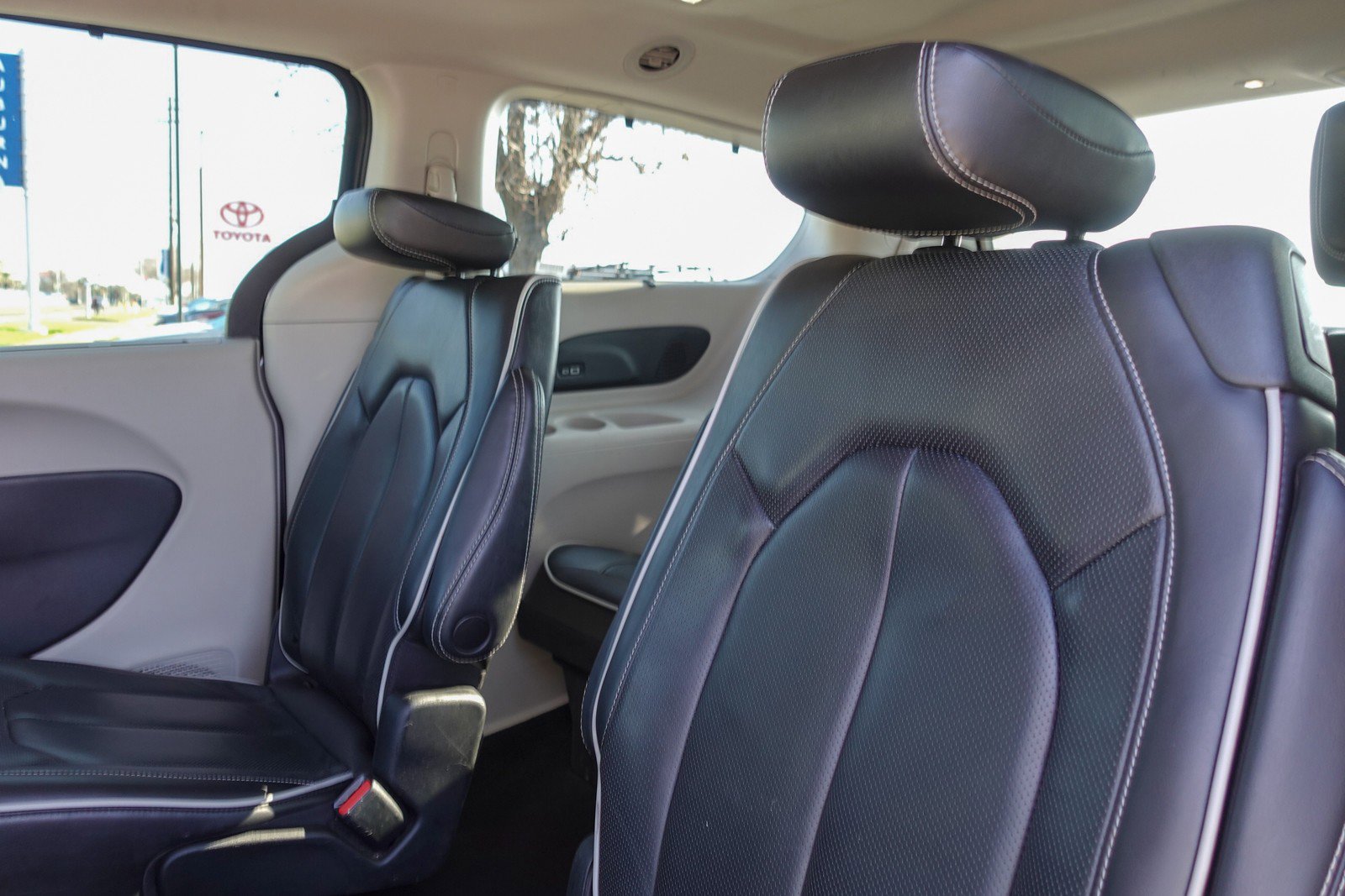 Used 2023 Chrysler Pacifica Limited image 22